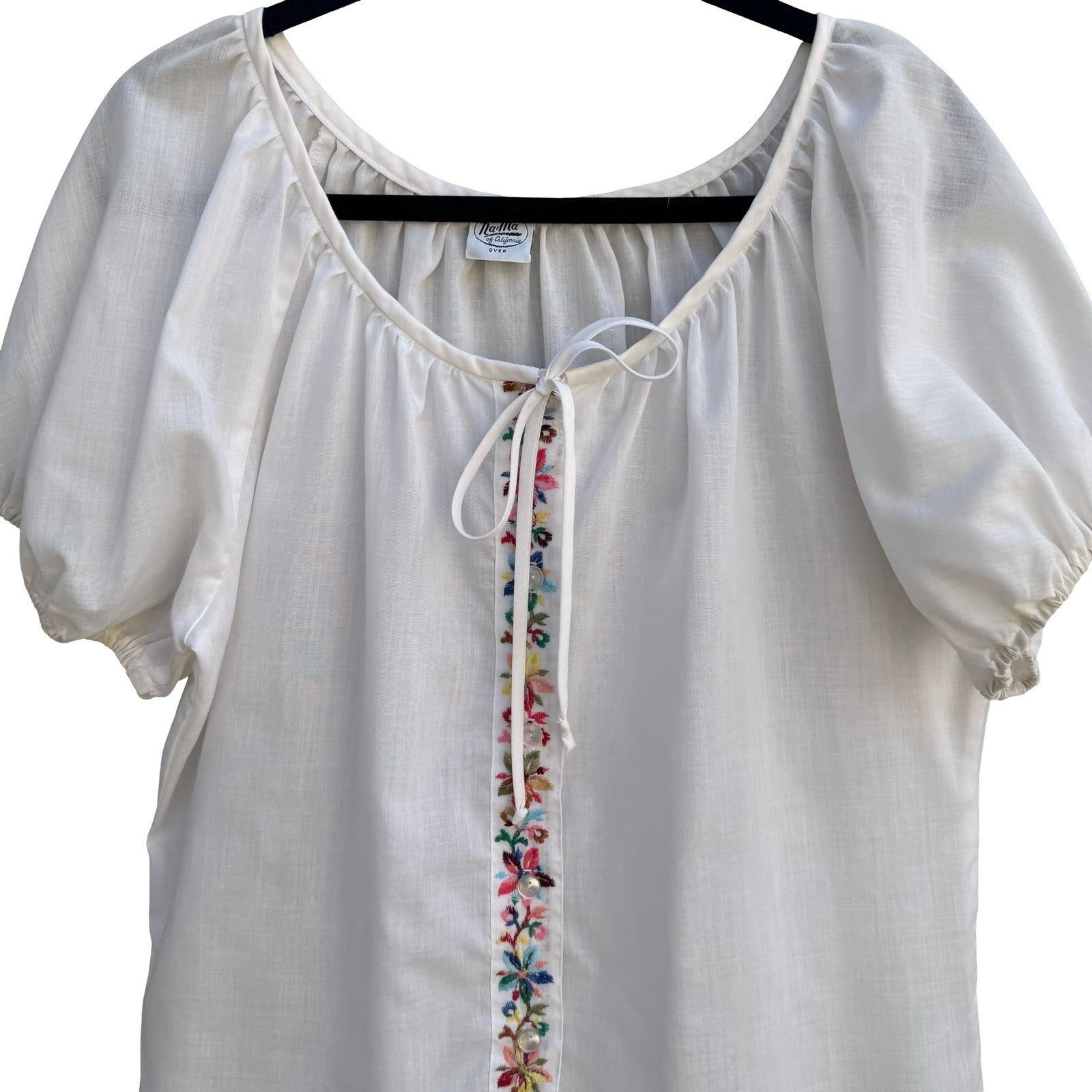 Na-Ma California Vintage 70s White Floral Embroidered Peasant Blouse Puff Sleeve