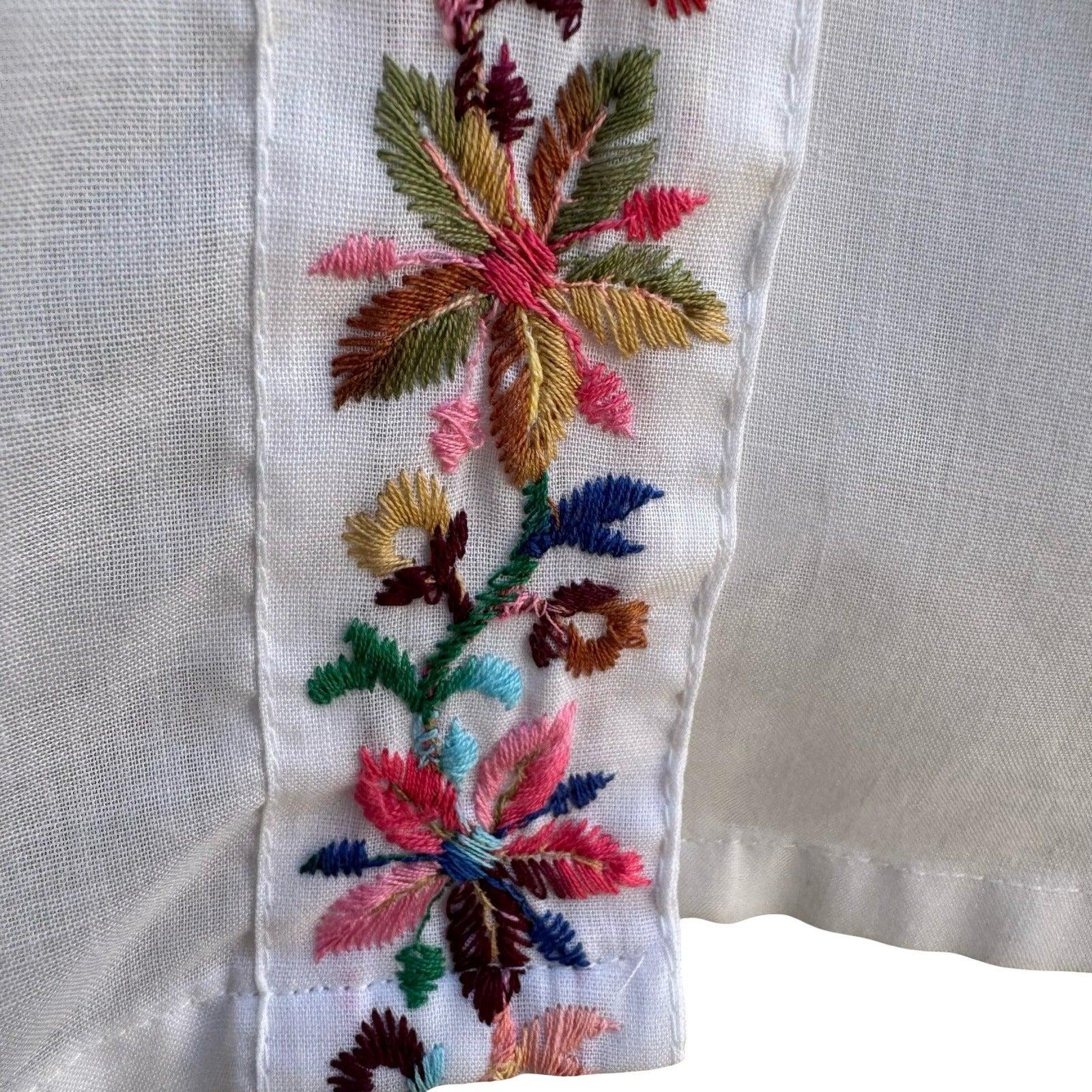 Na-Ma California Vintage 70s White Floral Embroidered Peasant Blouse Puff Sleeve