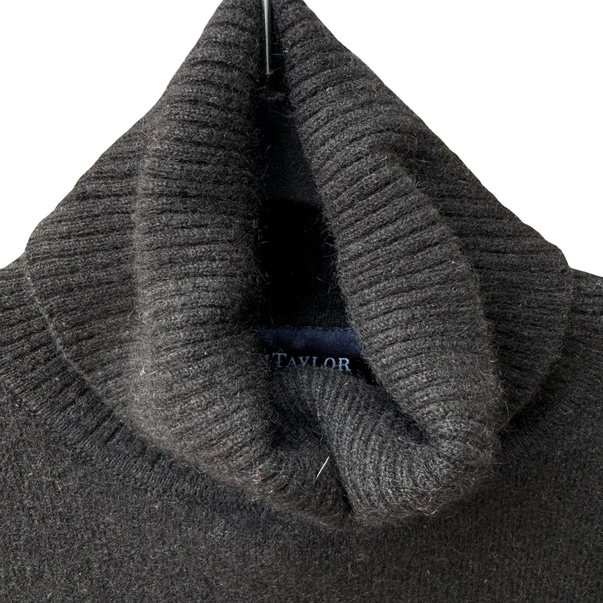 Ann Taylor Cashmere Minimalist Quiet Luxury Sustainable Turtleneck Sweater Black