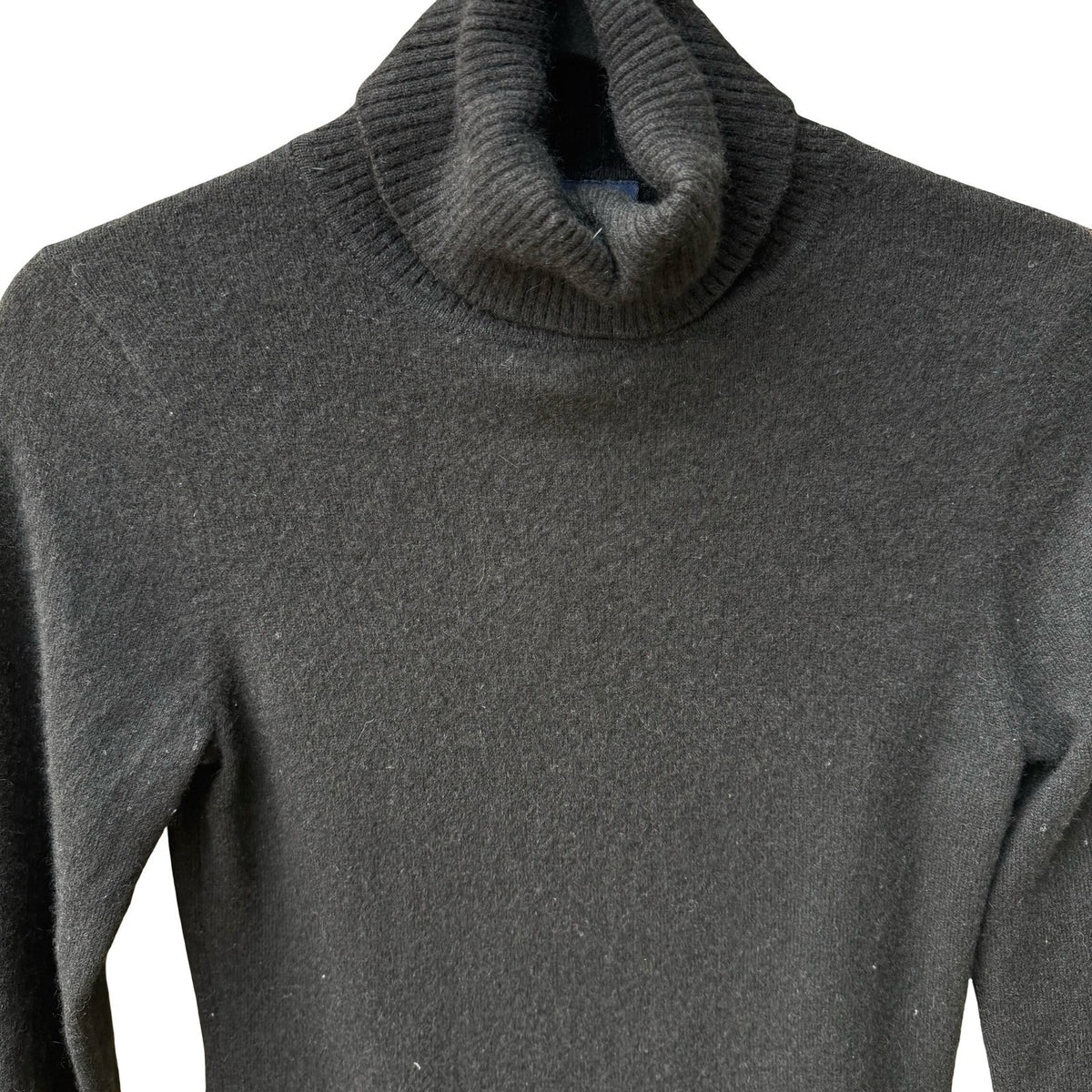 Ann Taylor Cashmere Minimalist Quiet Luxury Sustainable Turtleneck Sweater Black