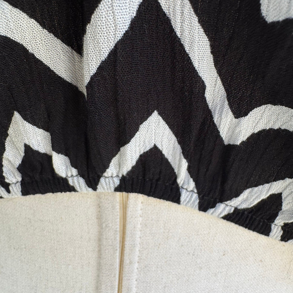 Pretty Good Chain Neckline Chevron Cold Shoulder Flowy Wrap Blouse Black Women M