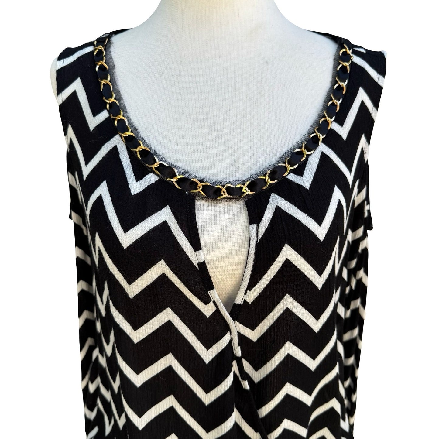 Pretty Good Chain Neckline Chevron Cold Shoulder Flowy Wrap Blouse Black Women M
