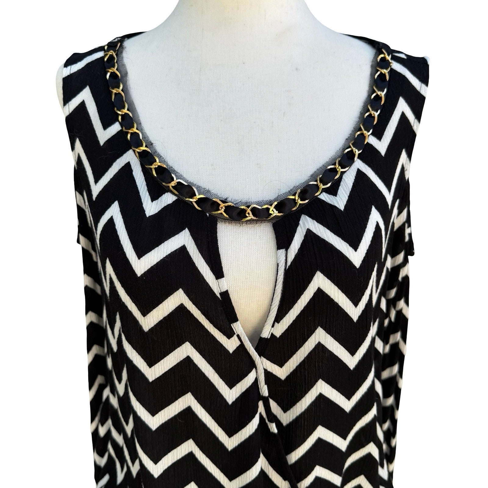 Pretty Good Chain Neckline Chevron Cold Shoulder Flowy Wrap Blouse Black Women M