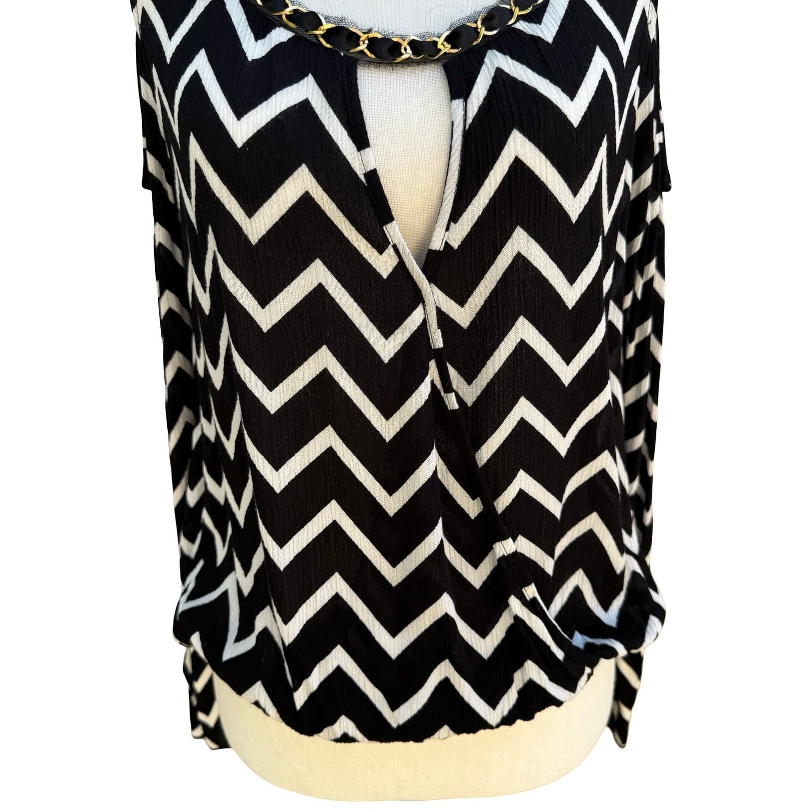 Pretty Good Chain Neckline Chevron Cold Shoulder Flowy Wrap Blouse Black Women M