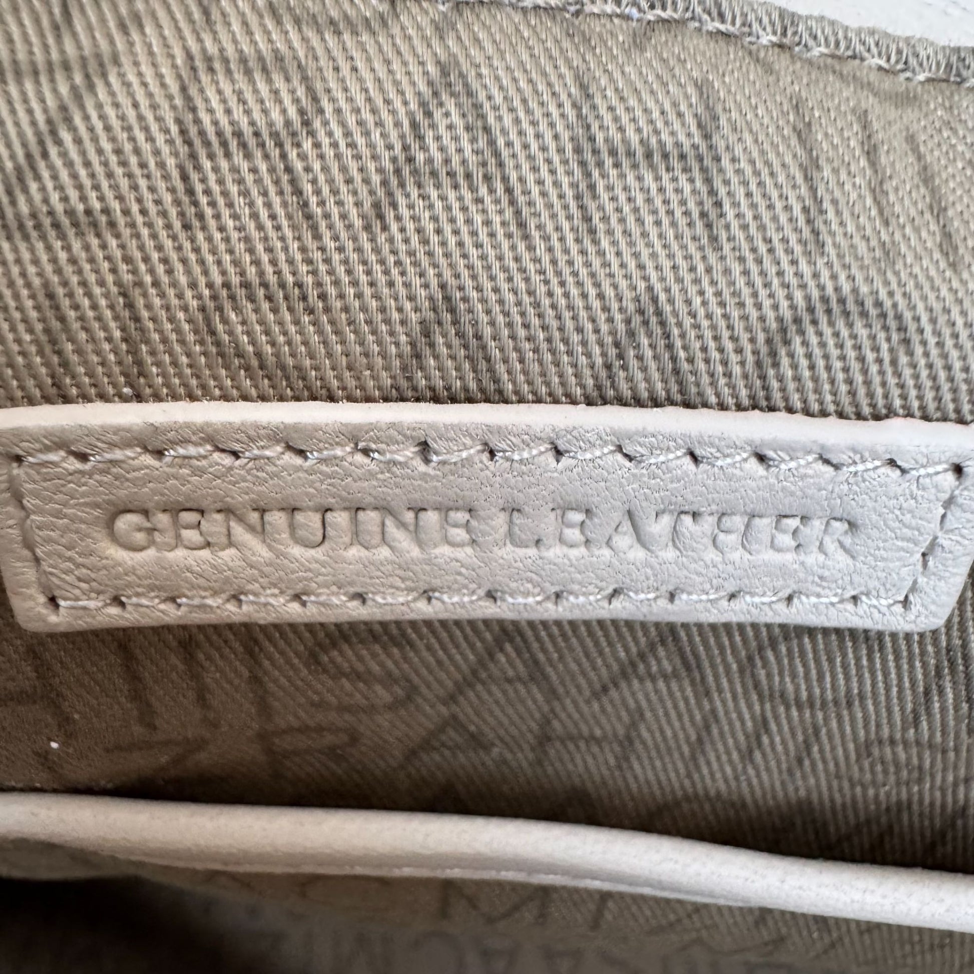 Isaac Mizrahi Quilted Leather Shoulder Bag Tassel Gold Chain Straps Ivory Beige