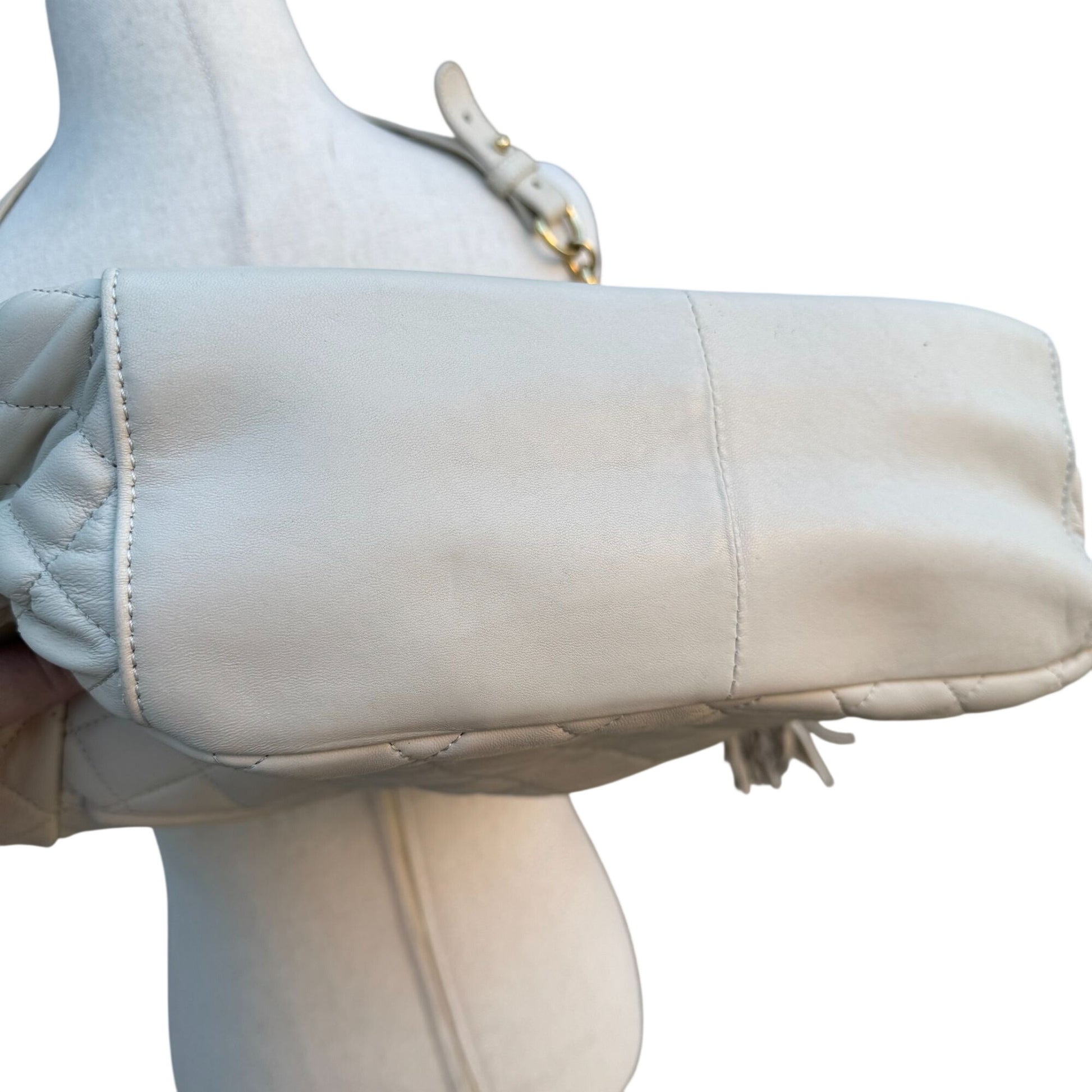 Isaac Mizrahi Quilted Leather Shoulder Bag Tassel Gold Chain Straps Ivory Beige