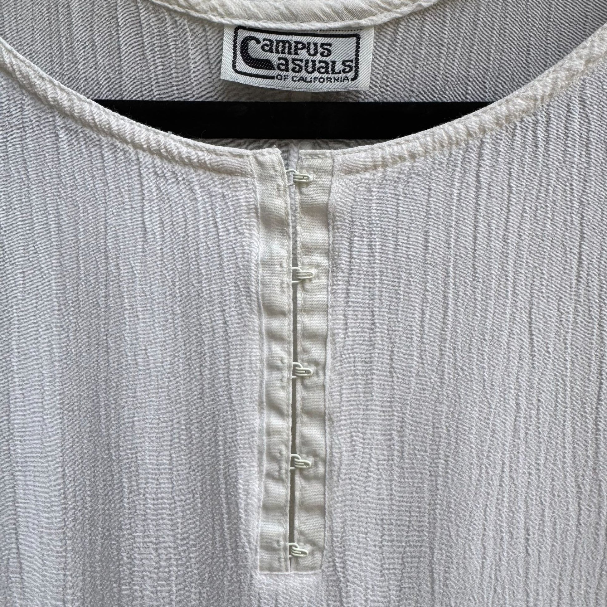 Campus Casuals Of California Vintage Womens White Crinkle Short Sleeve Blouse