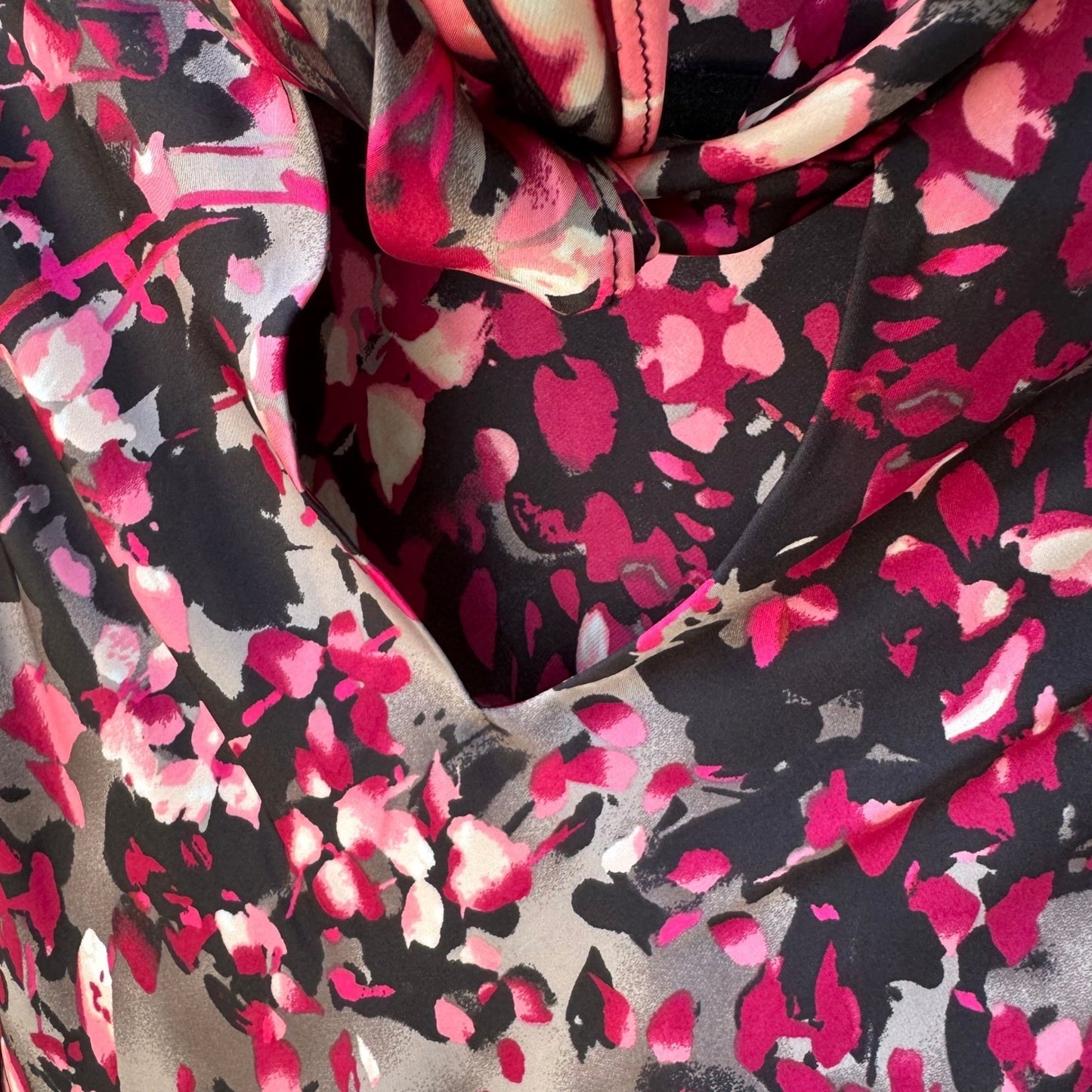 Nine West Professional Abstract Dark Floral Tie Neck Sleeveless Blouse L NEW
