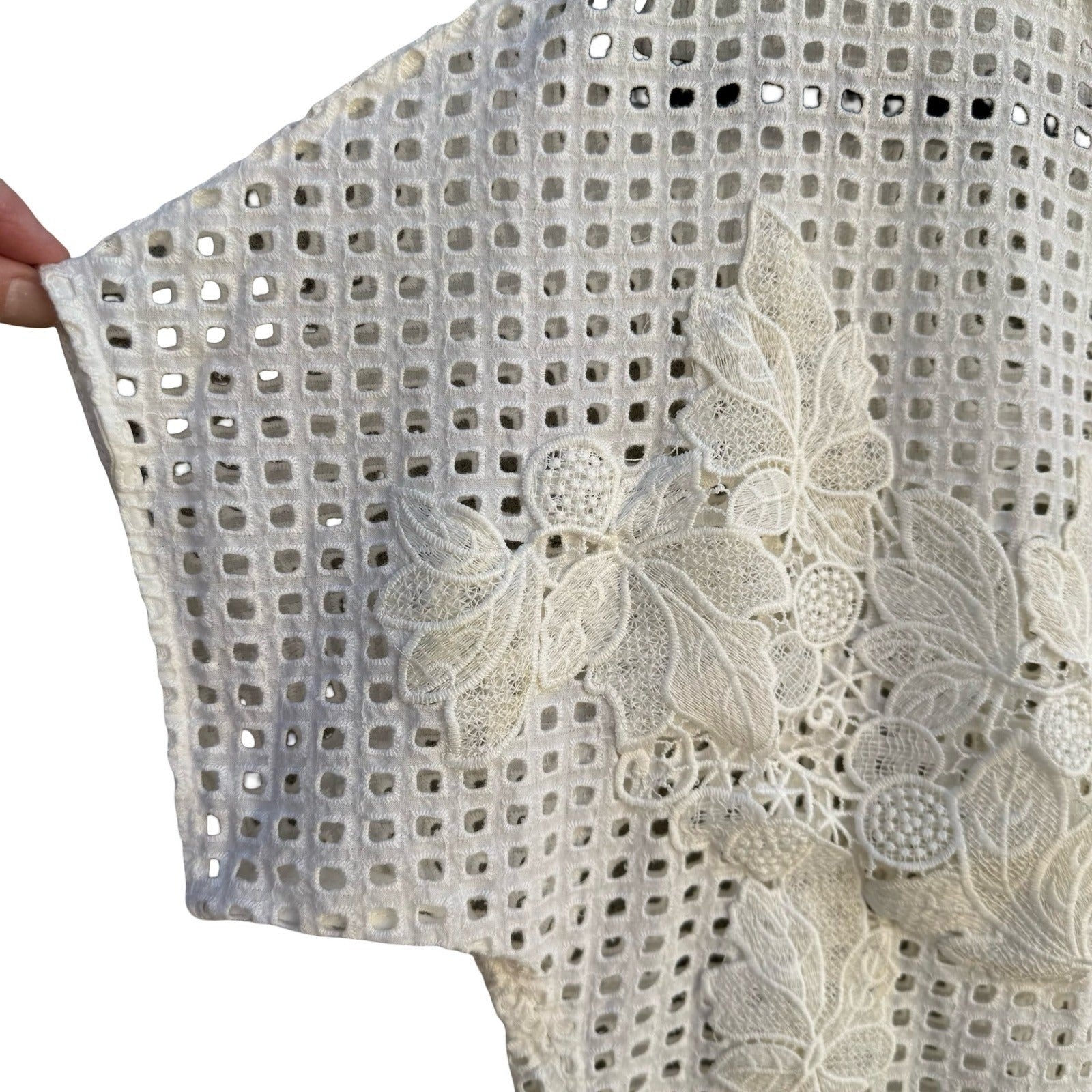 Zara Woman Collection Cream Eyelet Lace Floral Applique Boxy Top Blouse Medium