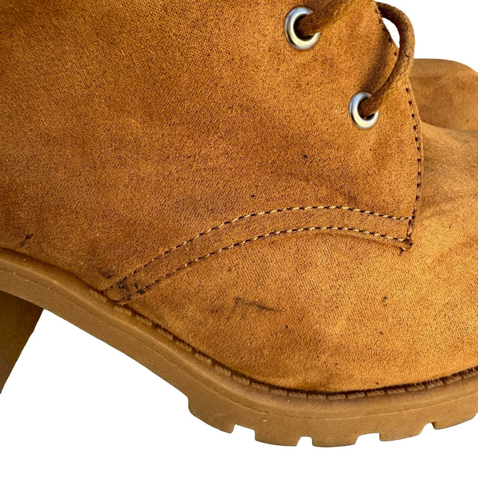 American Rag Reaghan Hiker Boots Tan Faux Suede Plaid Lining Womens 10M Lug Sole